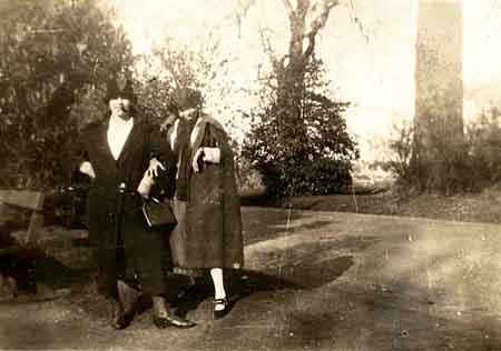 WOOD, (VI ET HILDA)