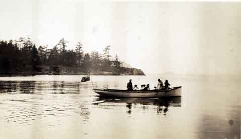 Alfred Ruckle, son bateau, et ses passagers.